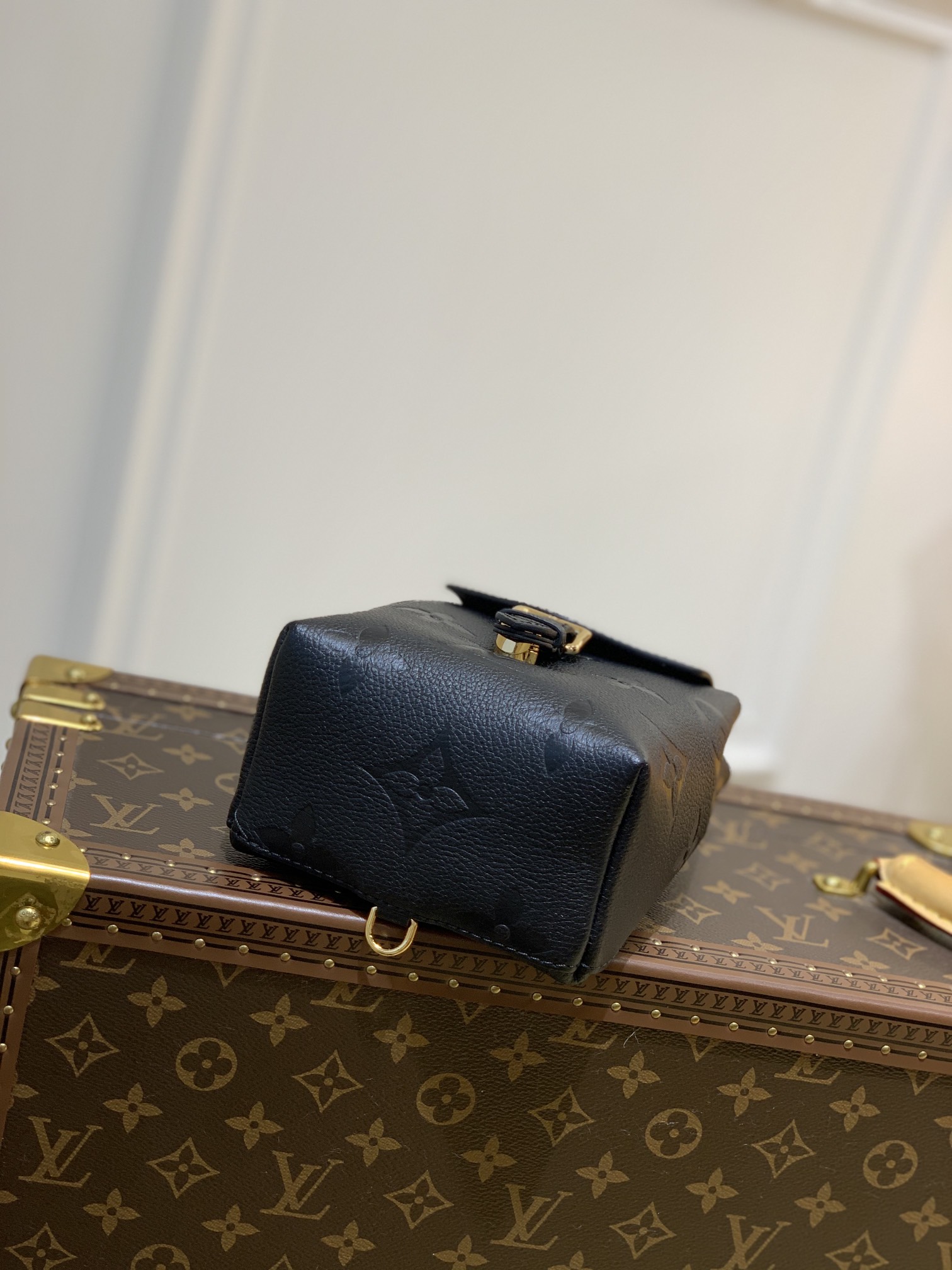 l0*is V*t0n by the pool backpack m80738-13*19*8cm