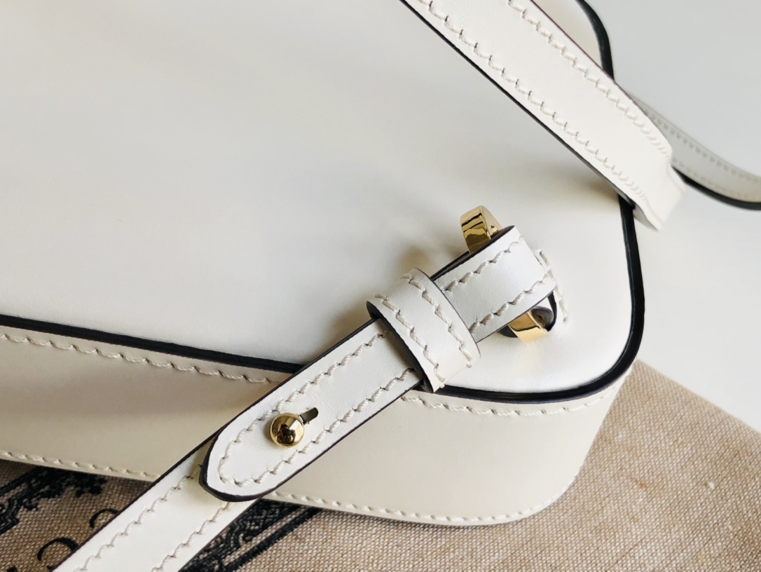 G*u*i bamboo mini handbag-14*16*4cm