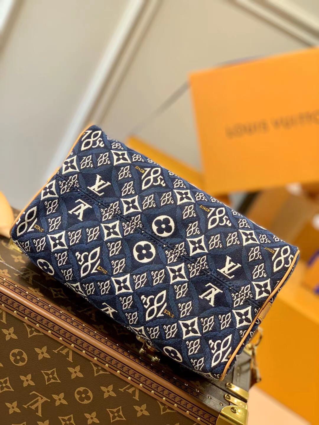 l0*is V*t0n since 1854 speedy 25-25*19*15cm