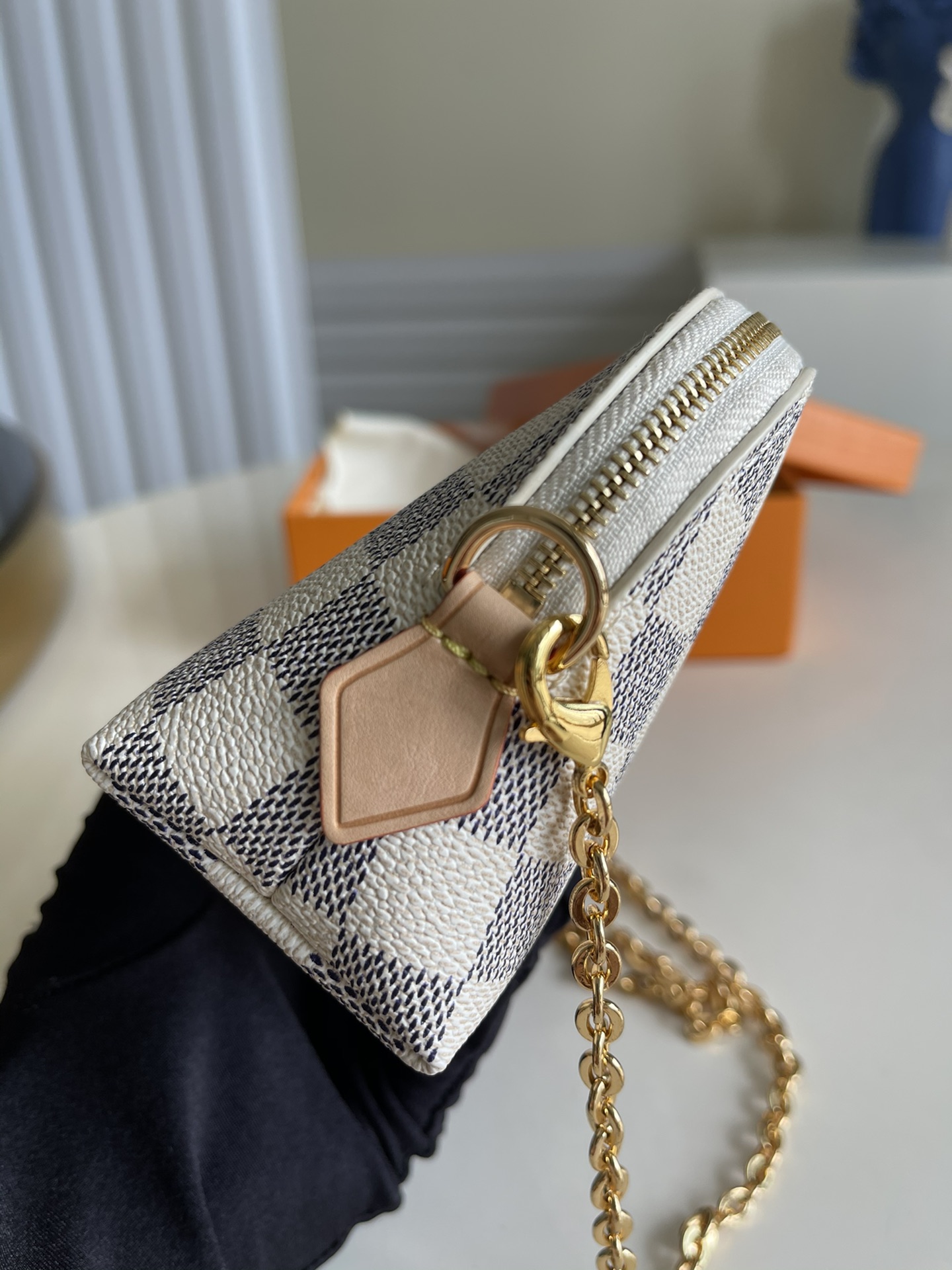 l0*is V*t0n cosmetic bag-17*12*6cm