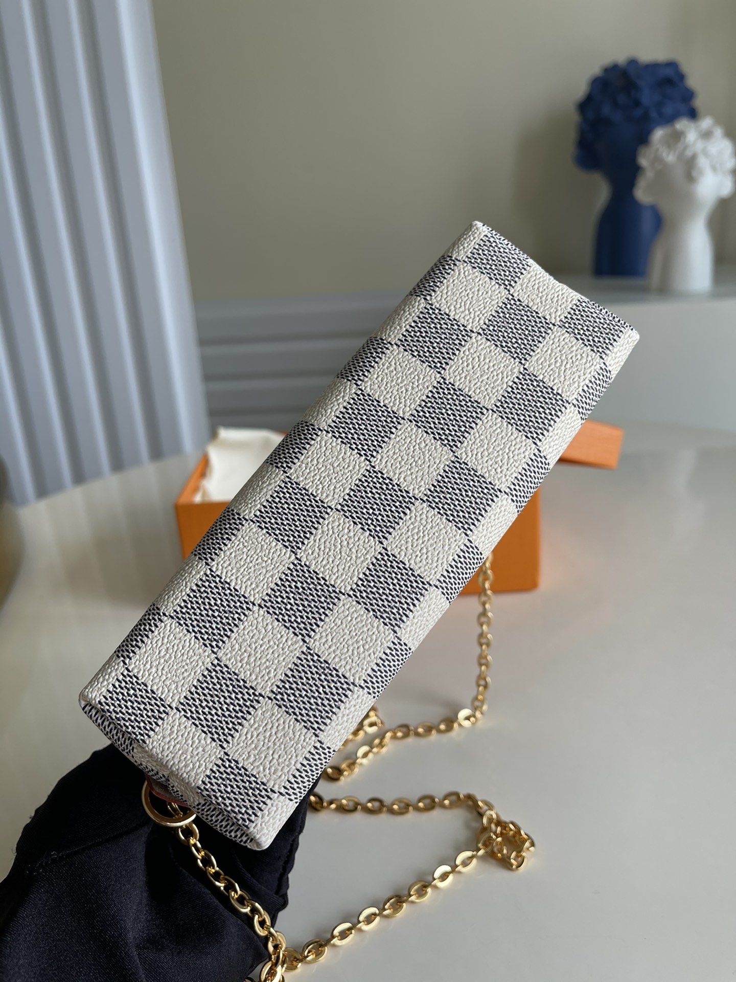 l0*is V*t0n cosmetic bag-17*12*6cm