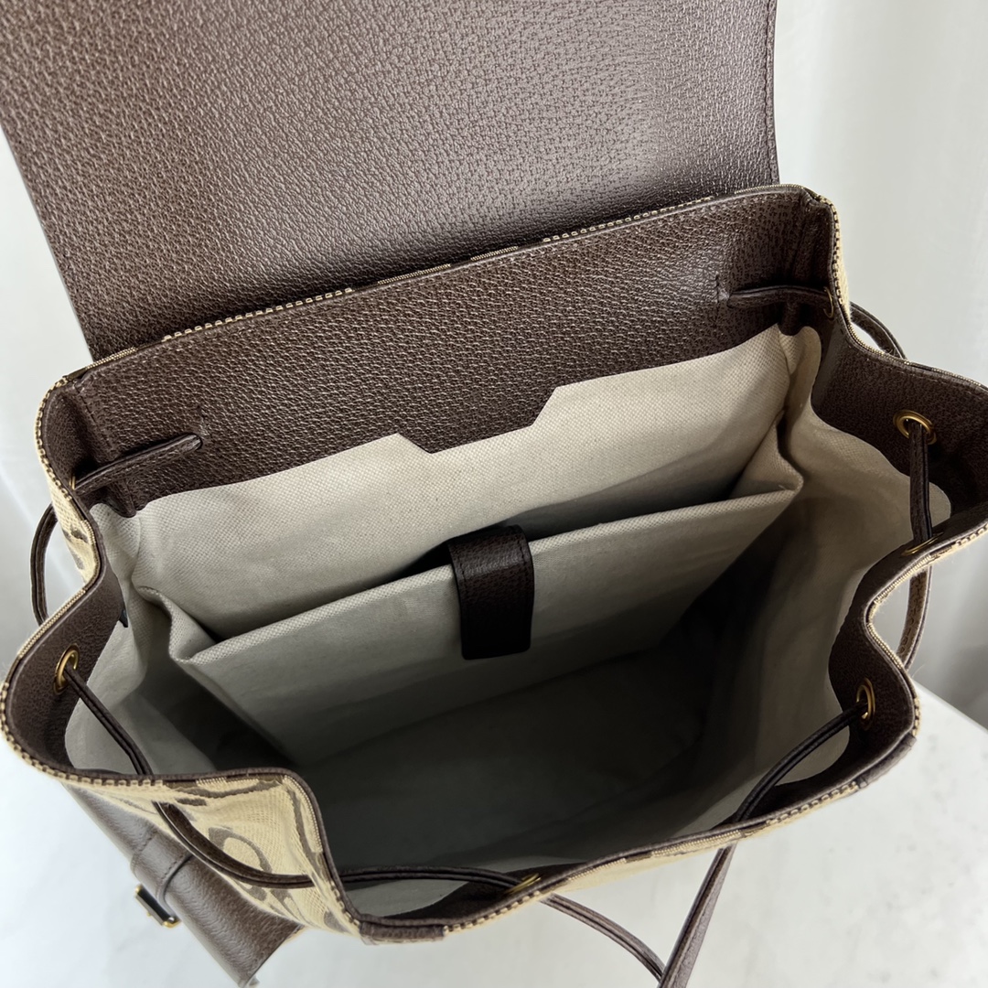 G*u*i backpack-34x42x16cm