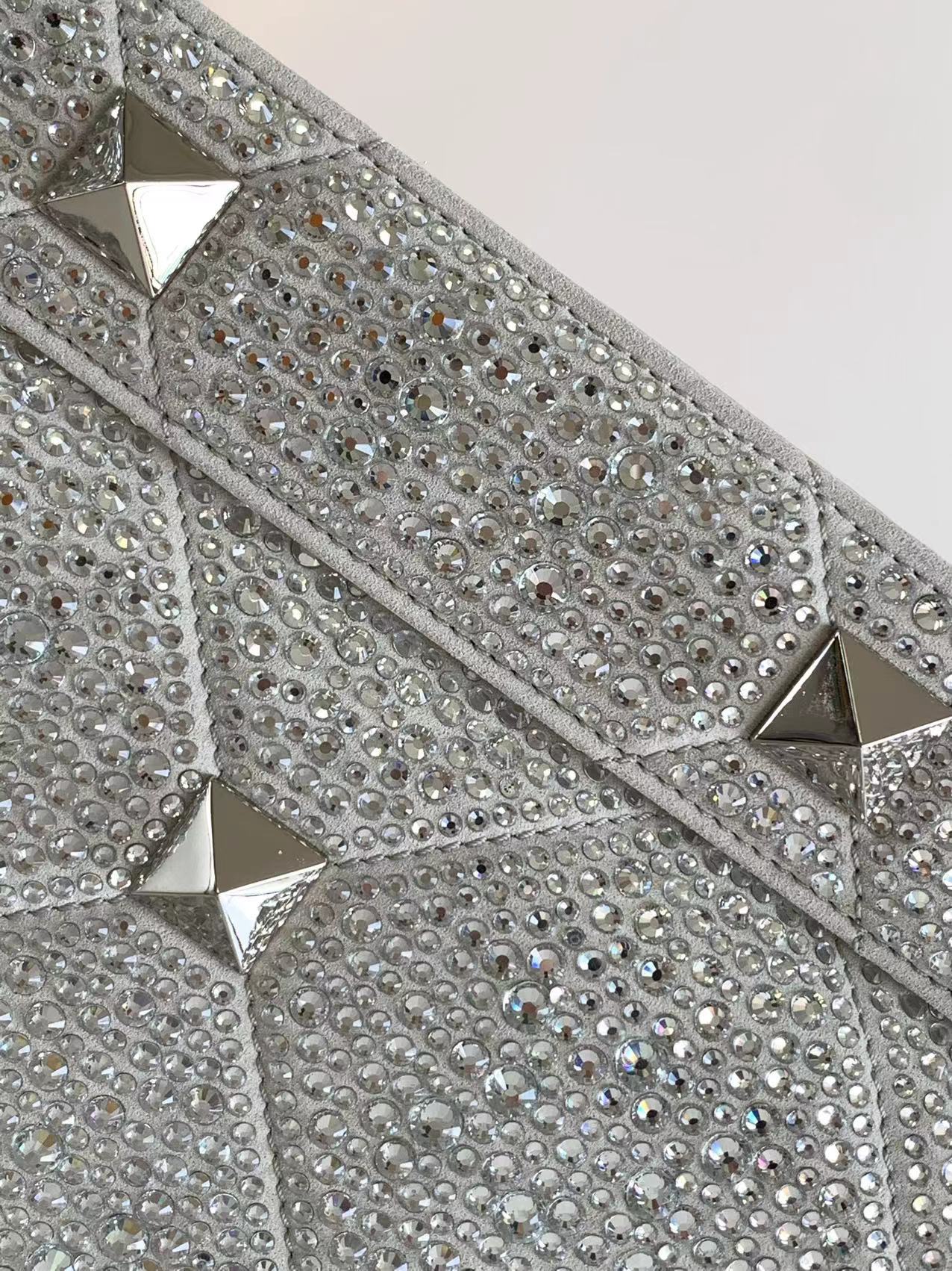 Va1e*ntin0 roman stud the soulder bag in nappa with chain-26x16x8cm