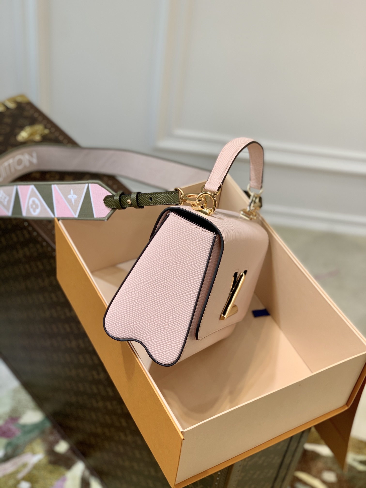 l0*is V*t0n twist mm-23*17*9.5cm