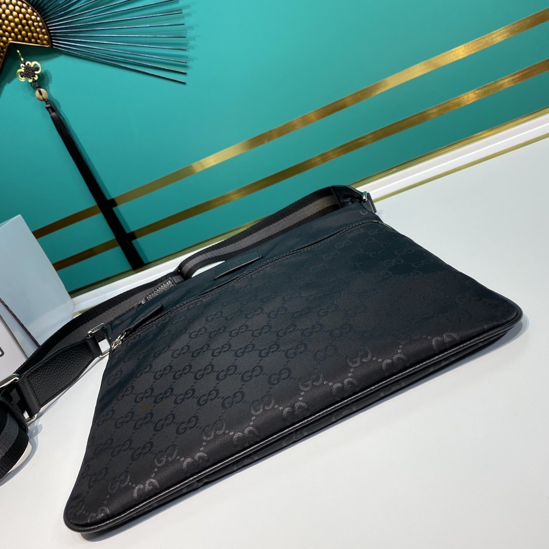 G*u*i crossbody bag-31*33*2cm