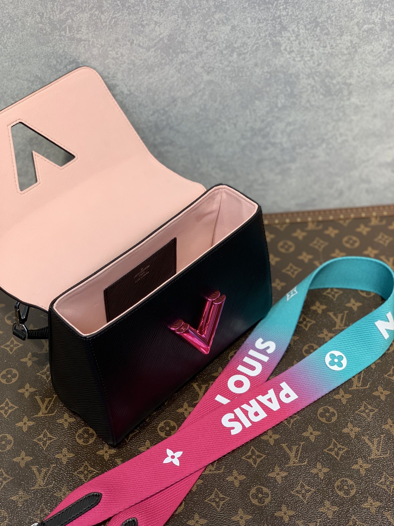 l0*is V*t0n twist mm-23*18*8cm