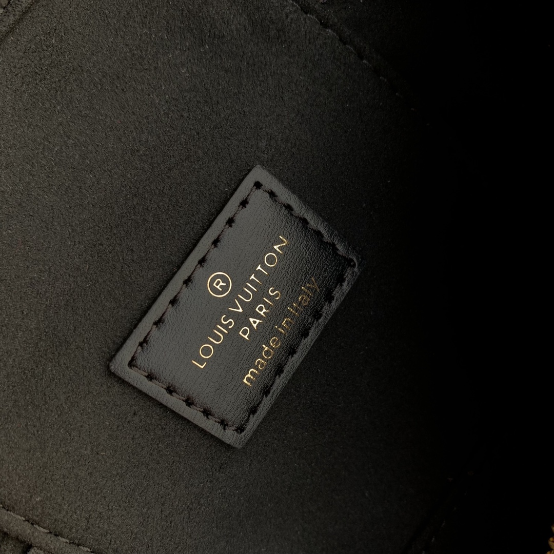 l0vis Vvtt0n vanity chain pouch-19.0 x 11.5 x 6.5cm