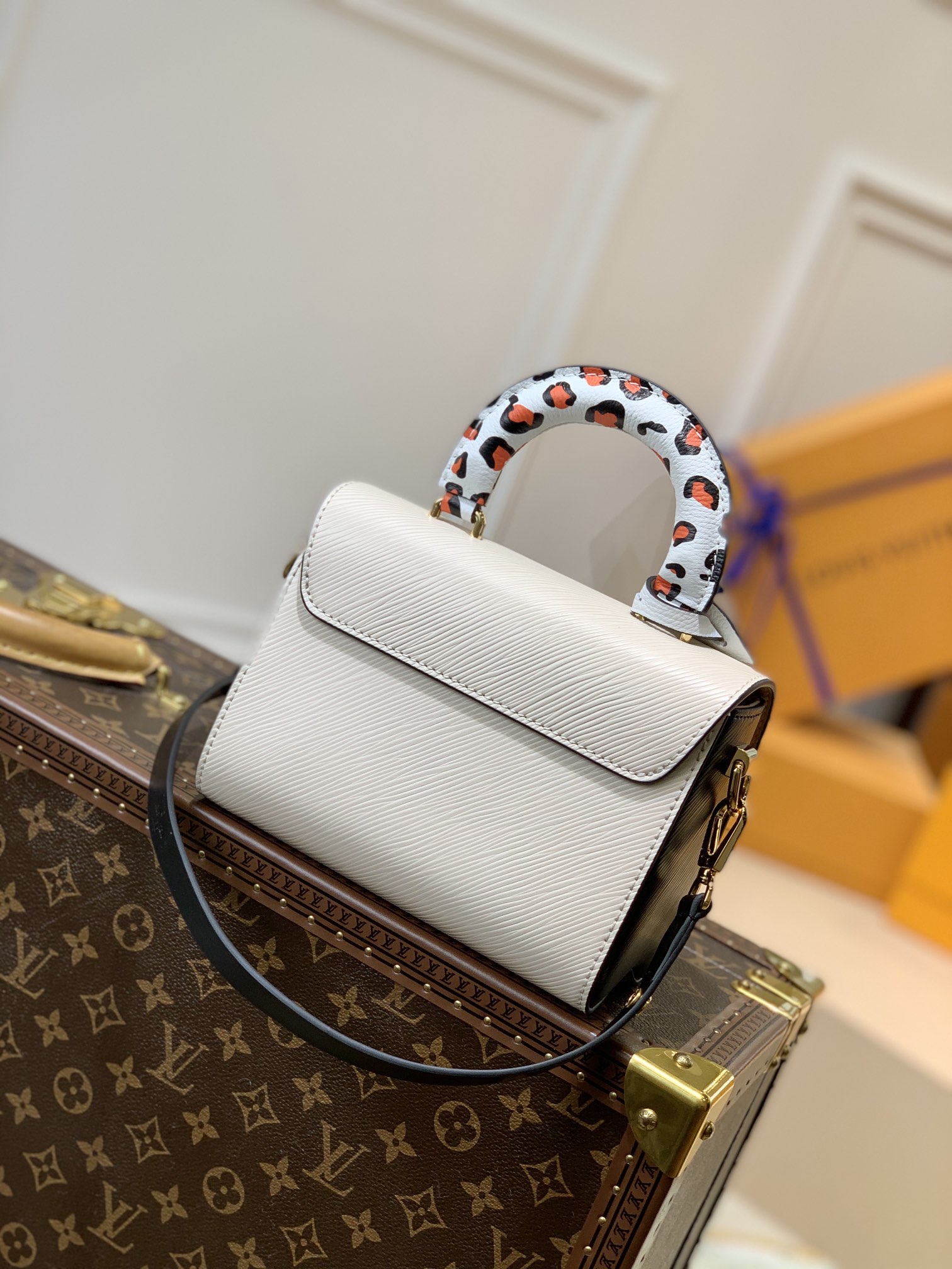 l0*is V*t0n twist -18*13*9cm