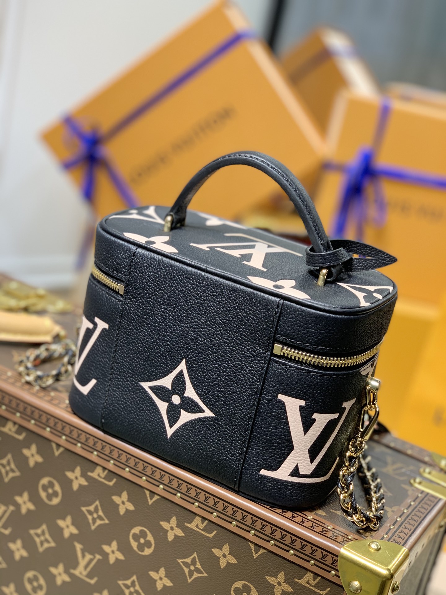 l0*is V*t0n vanity-14*19*10cm