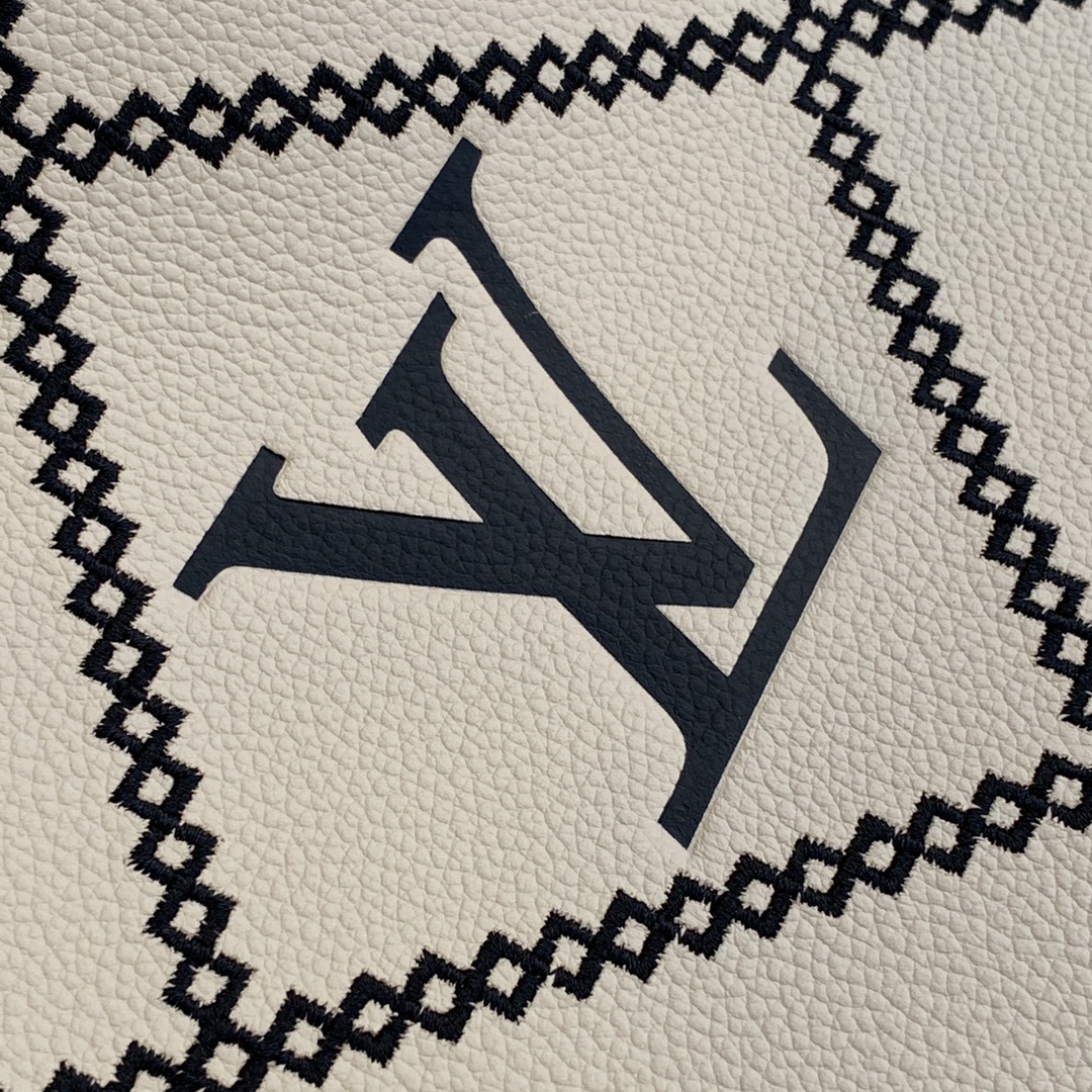 l0*is V*t0n by the pooll onthego handbag-35*27*14cm