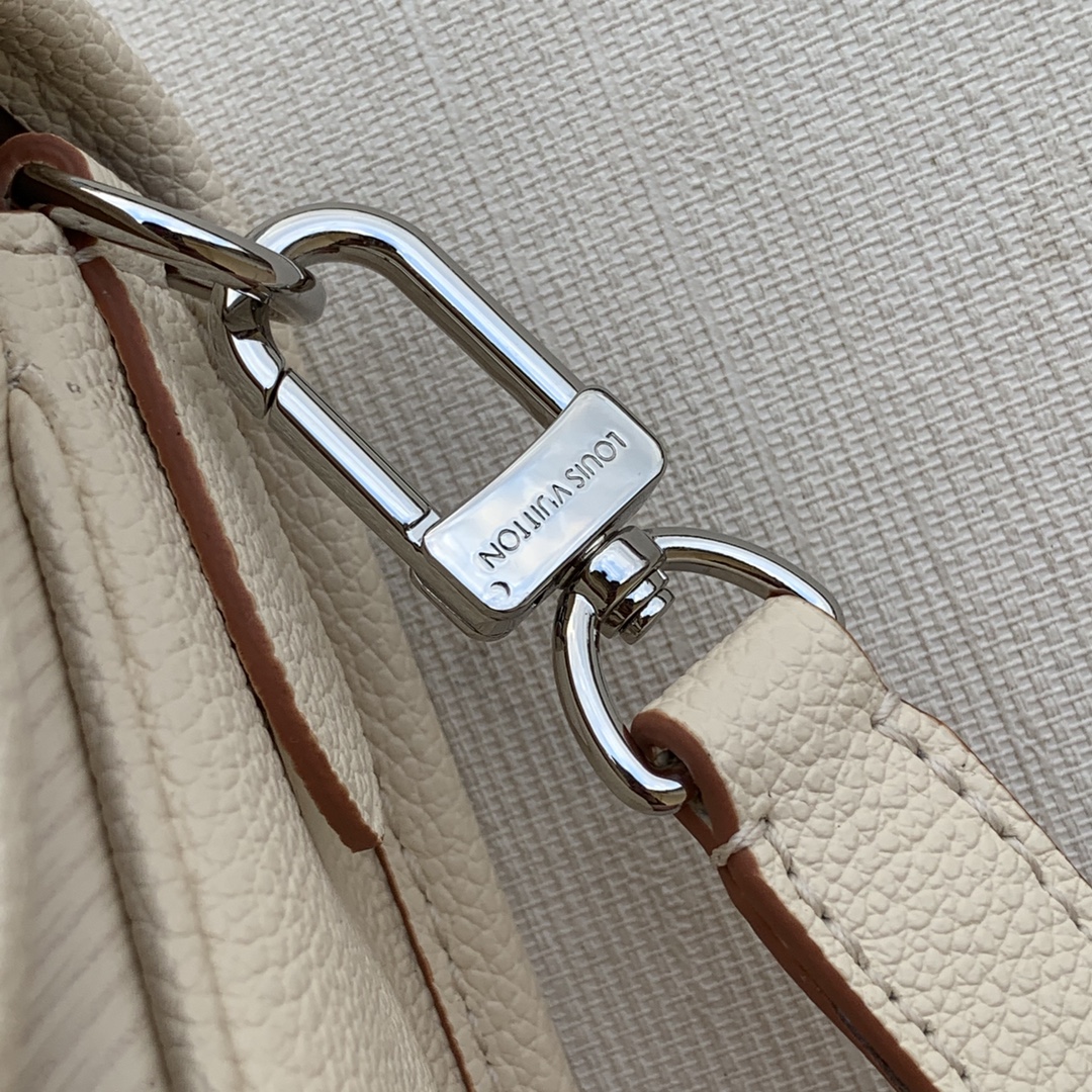 l0*is V*t0n buci handbag-24.5 x 15.5 x 9cm