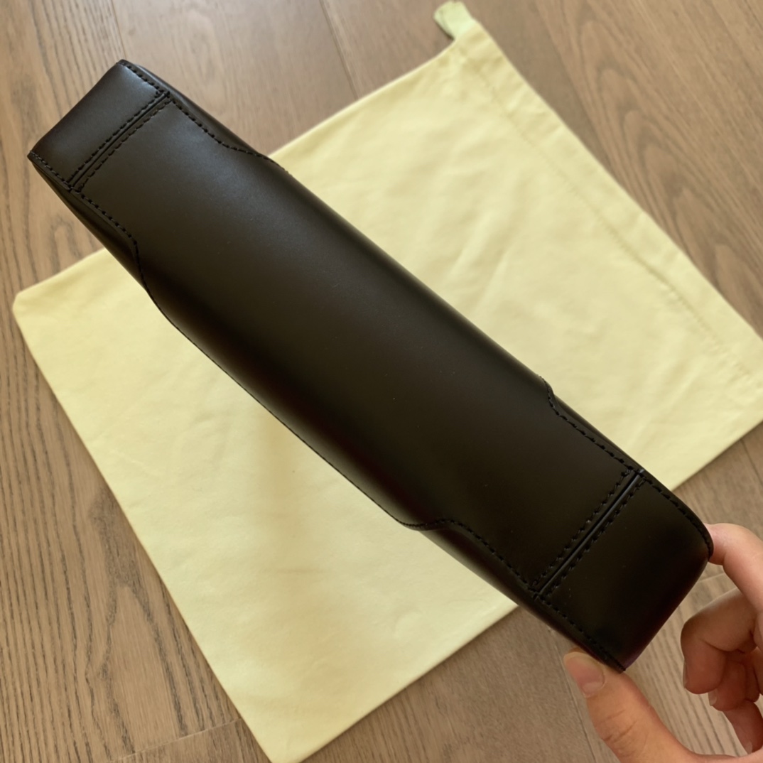 B**rry armpit bag-28x14x5cm