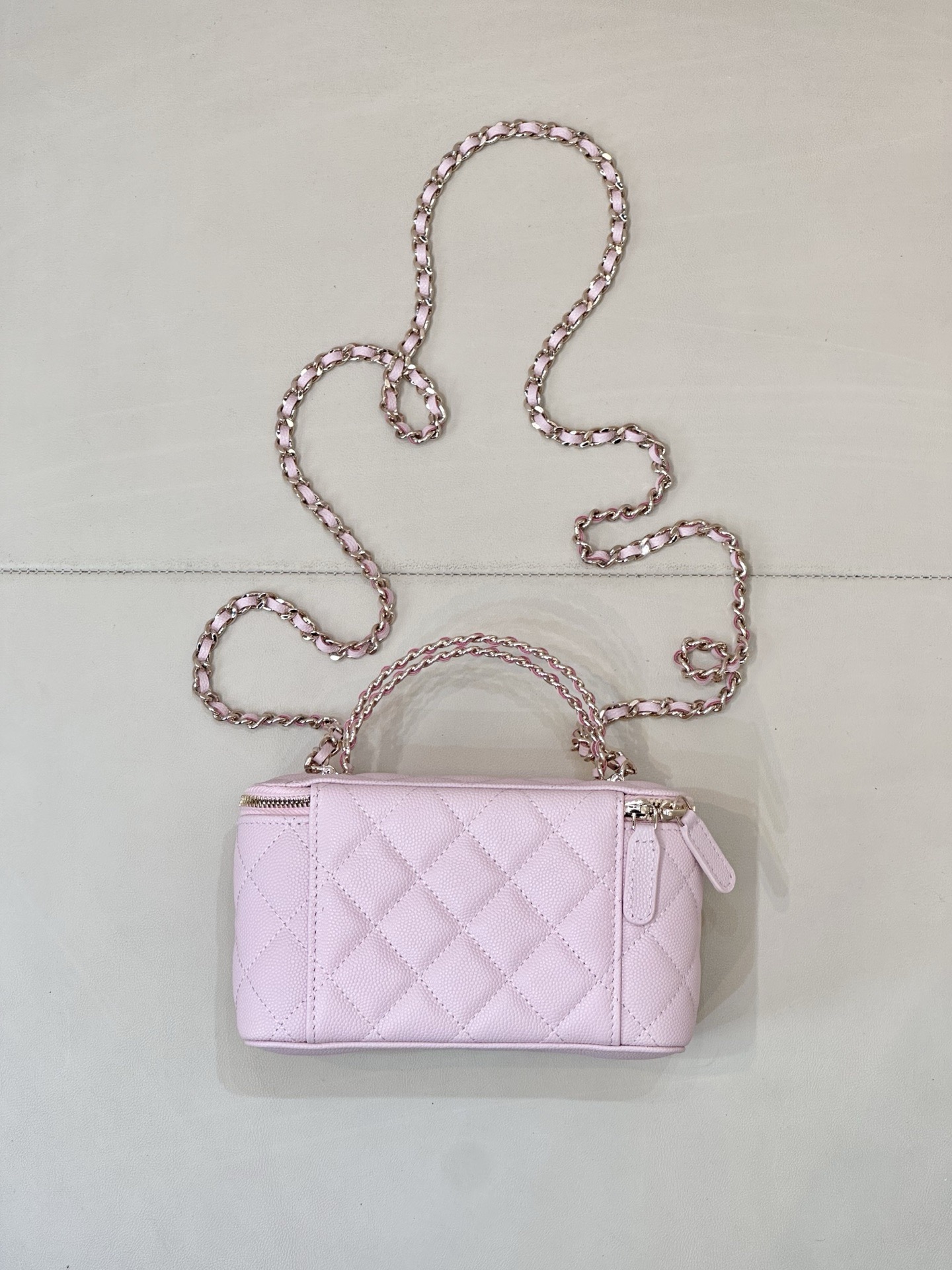 Ch@nel Vanity With Chain -17×19.5×5CM