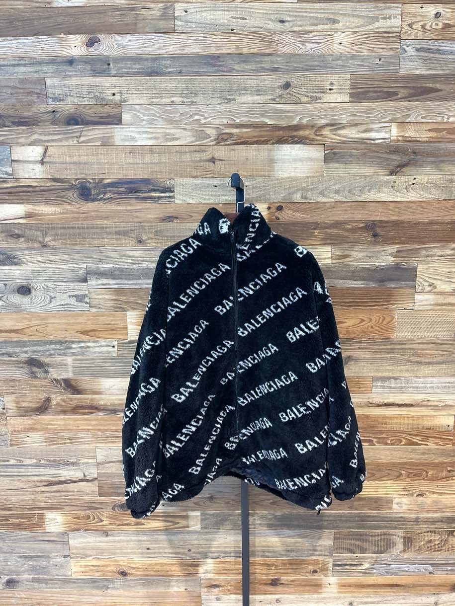 Ba*len*cia*ga fleece