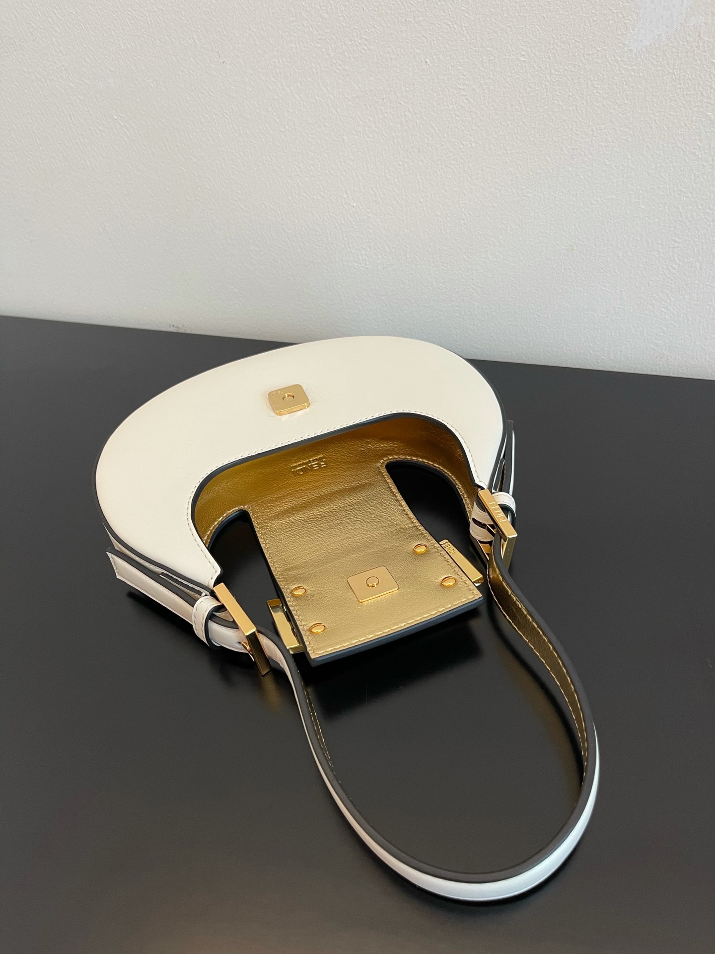 F**di cookie-22x4.5x17.5cm