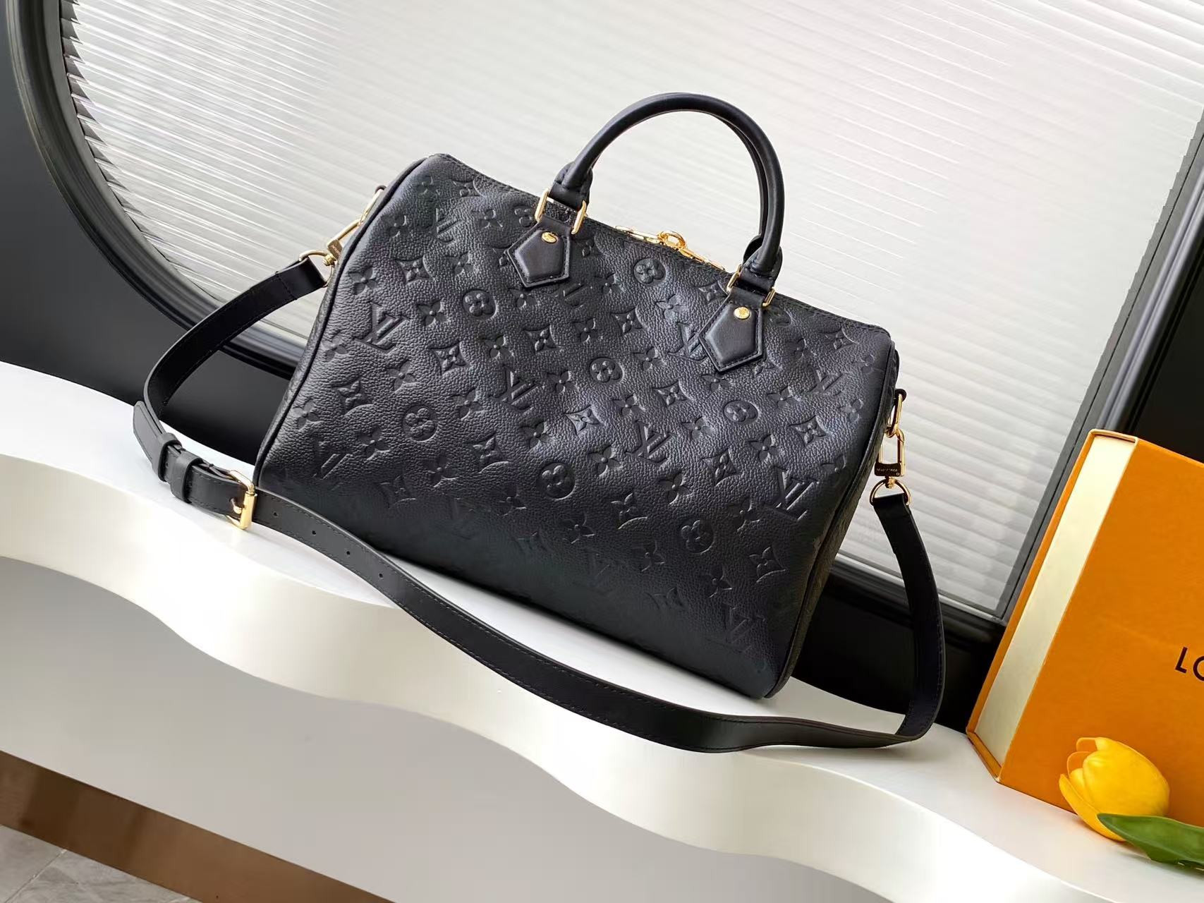 l0vis Vvtt0n speedy soft 30 bag -21 x 17 x 30cm