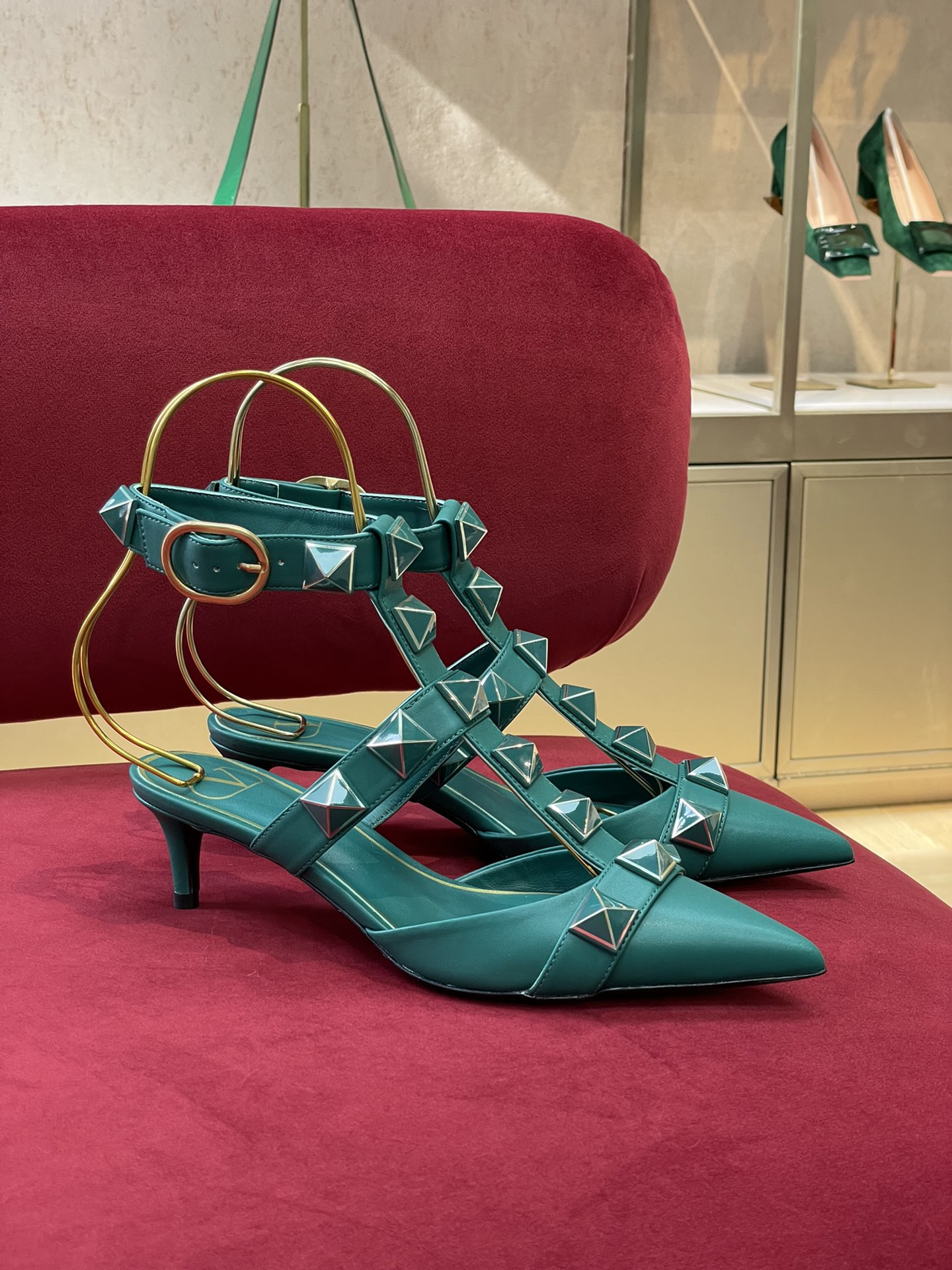 Va1e*ntin0 2022ss heels(size:35-42)