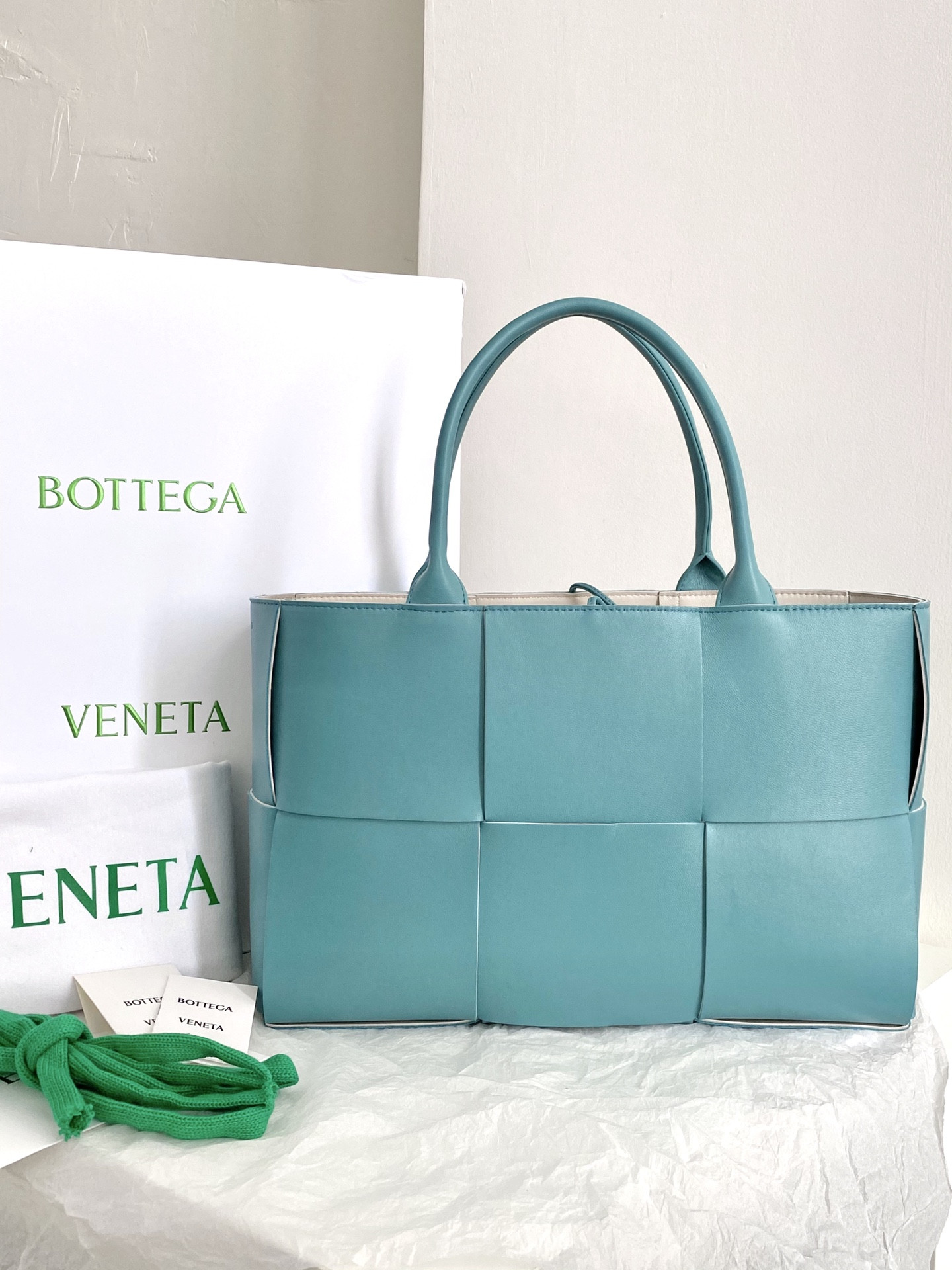 bo*te*ga Ve*ne*tatote-41×27×14cm