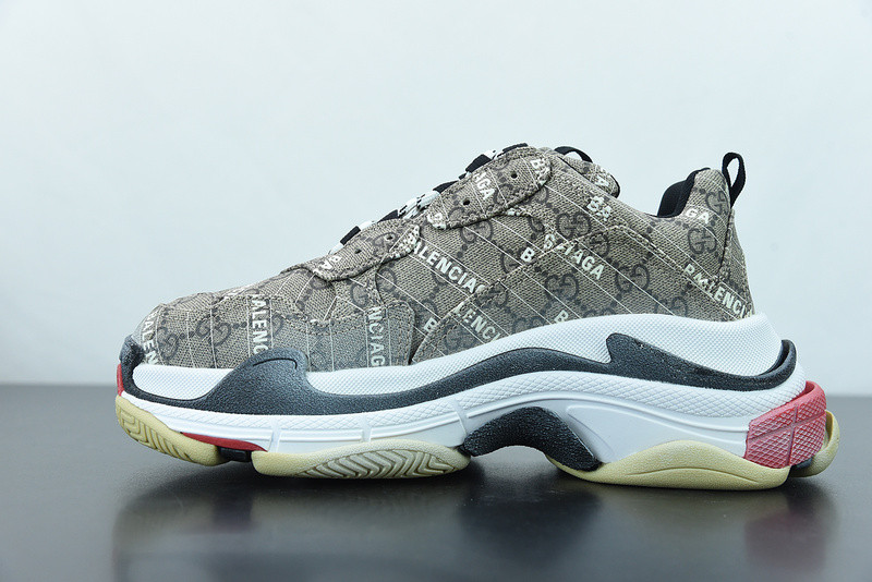 Ba*len*cia*ga triple s