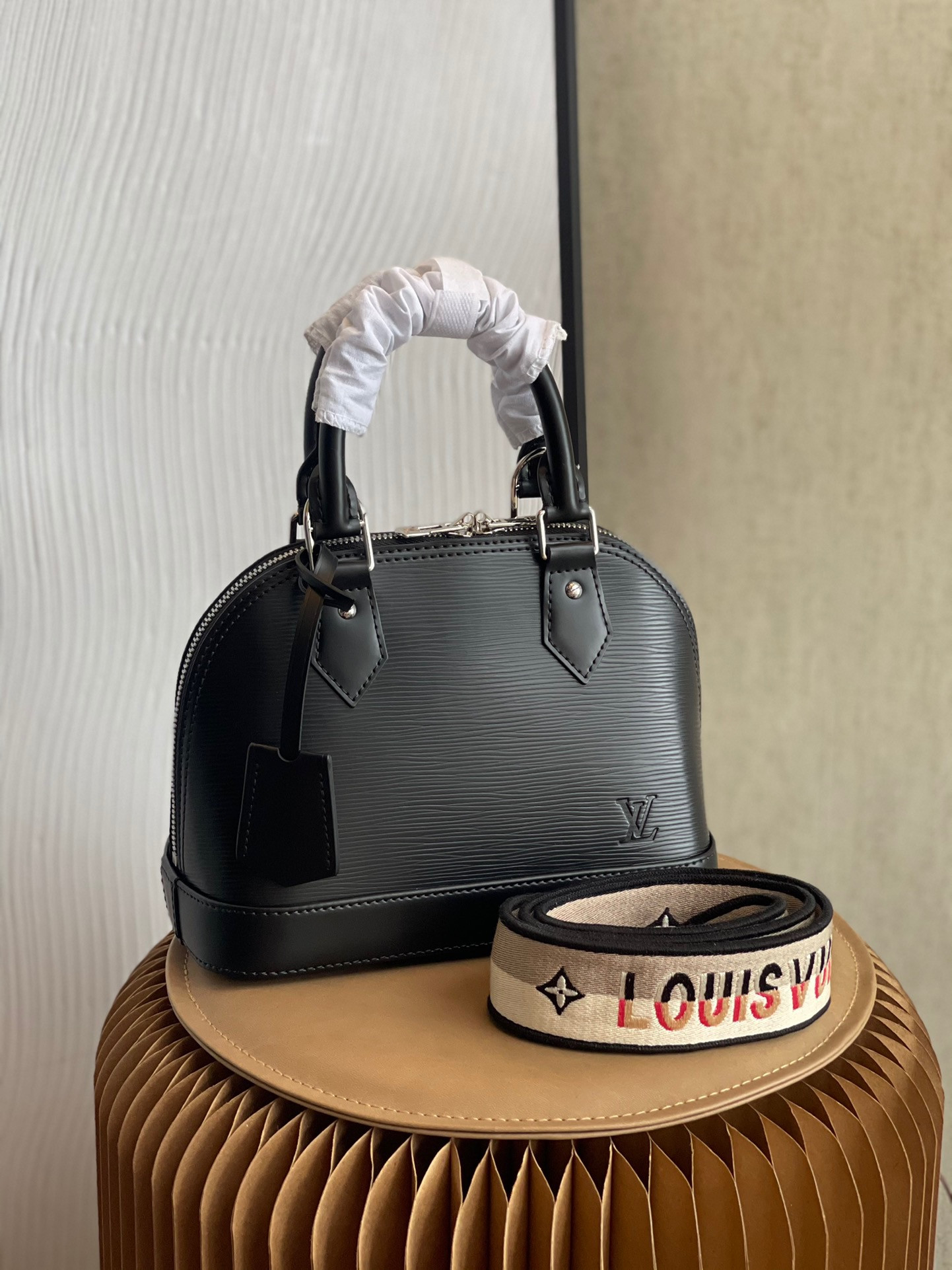 l0*is V*t0n alma bb-25*19*12cm