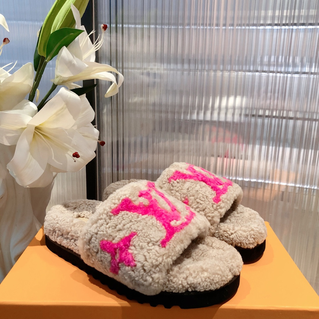 l0*is V*t0n slippers