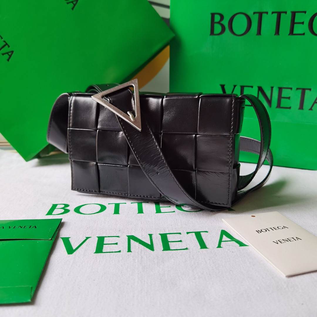bo*te*ga Ve*ne*ta cassette bag-17.5x10.5x3.5cm