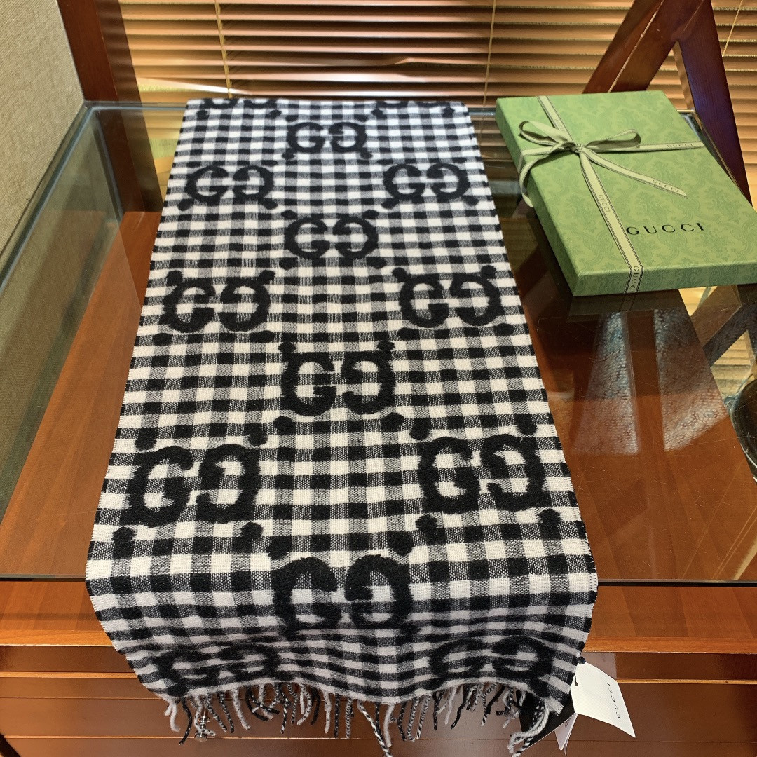 G*u*i scarf-35*240cm