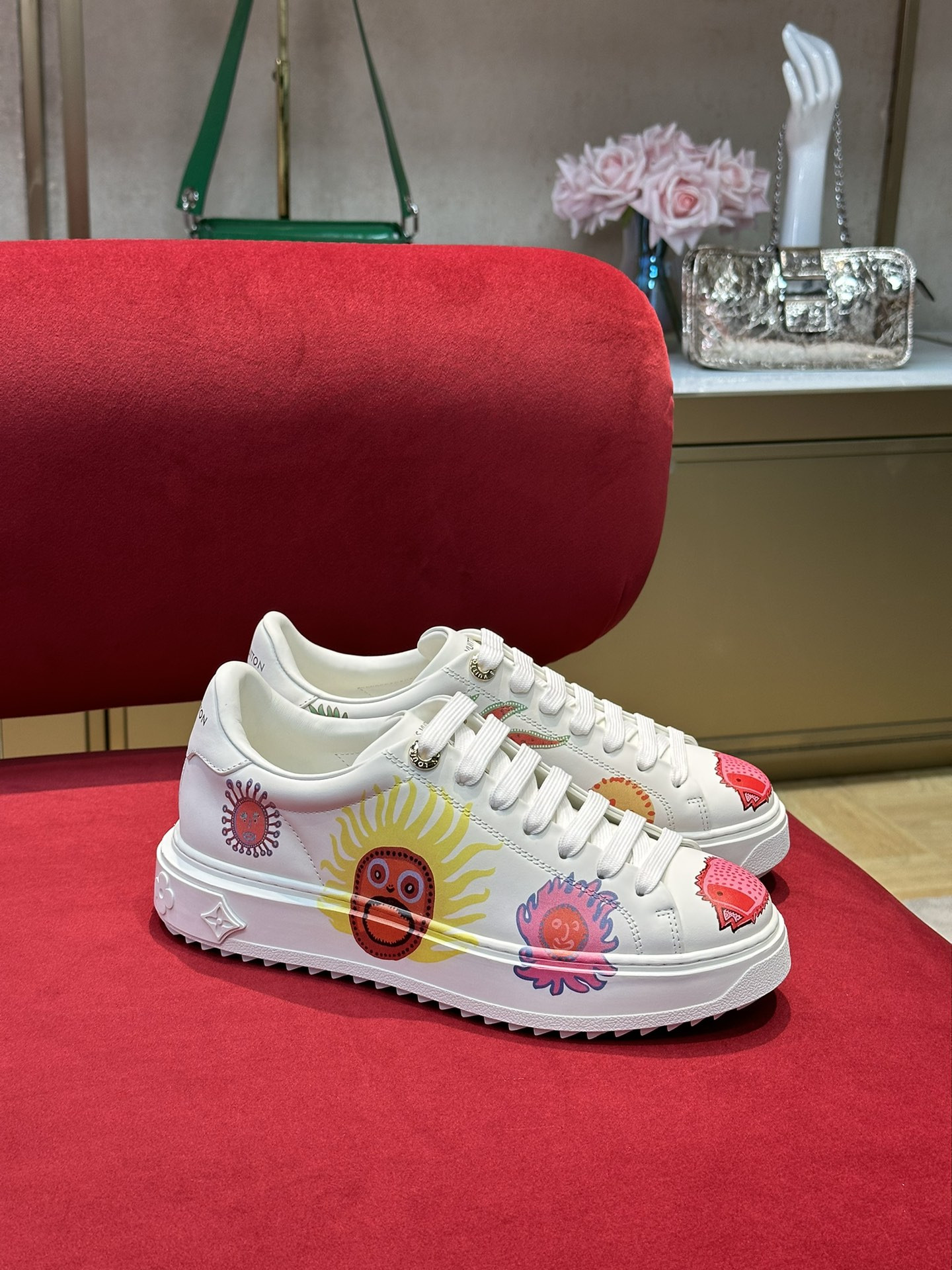 l0*is V*t0n time out sneaker