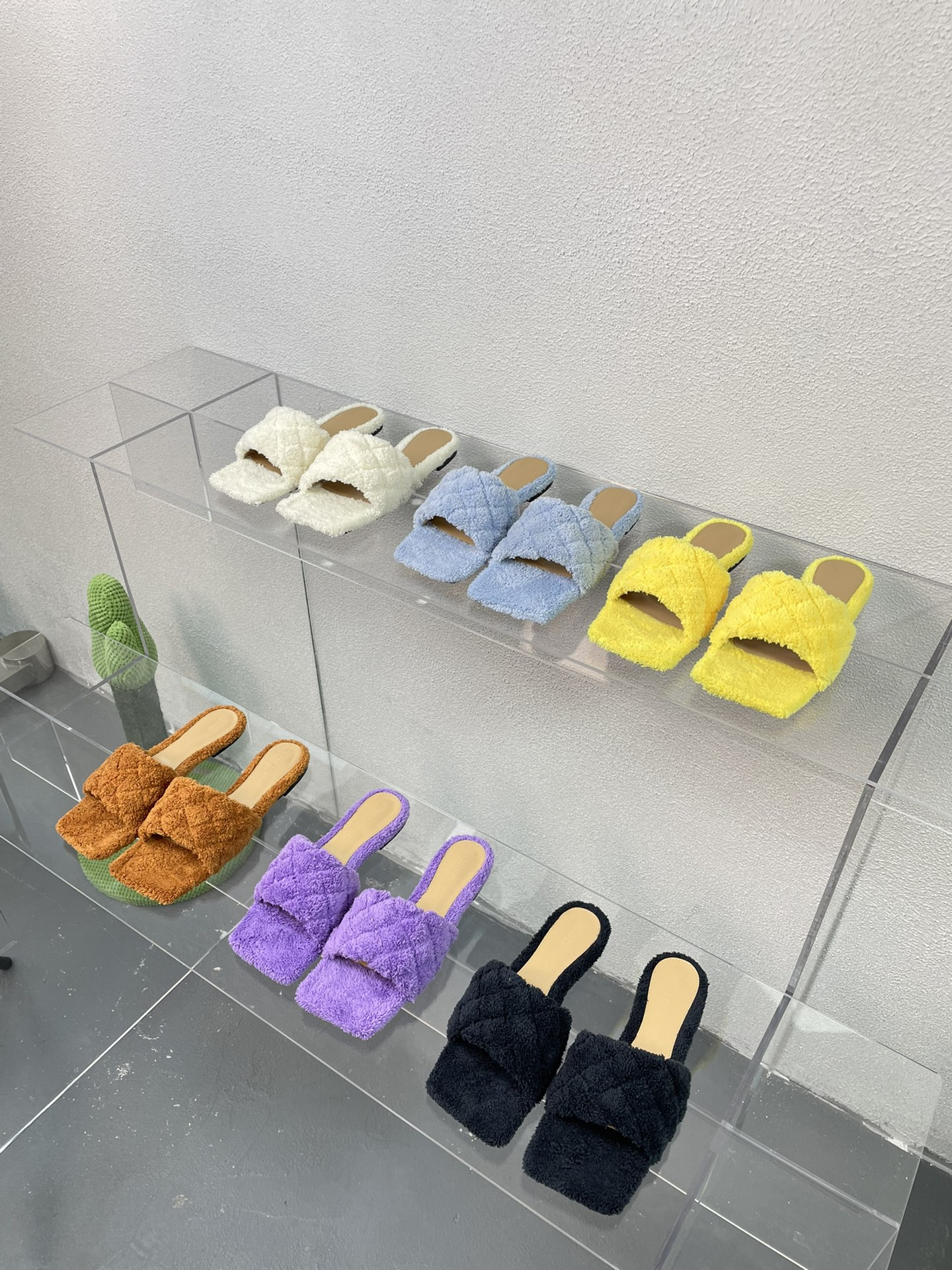 bo*te*ga Ve*ne*ta slippers