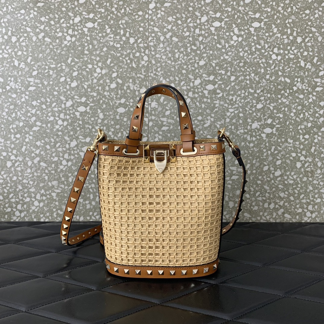 Va1e*ntin0 garavani rockstud bucket in woven raffia-16*19*8.5cm