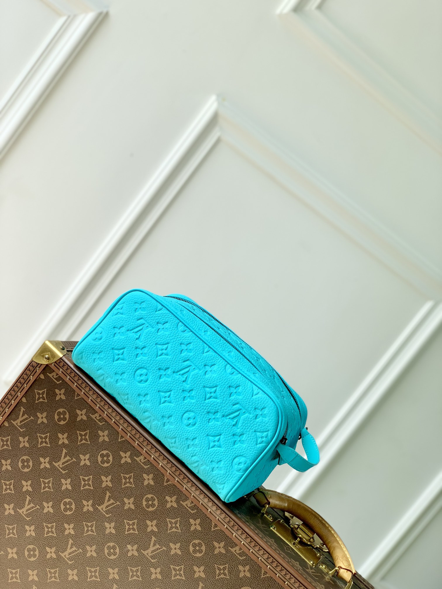 l0*is V*t0n toiletry bag- m11482-28 x 15 x 16.5cm