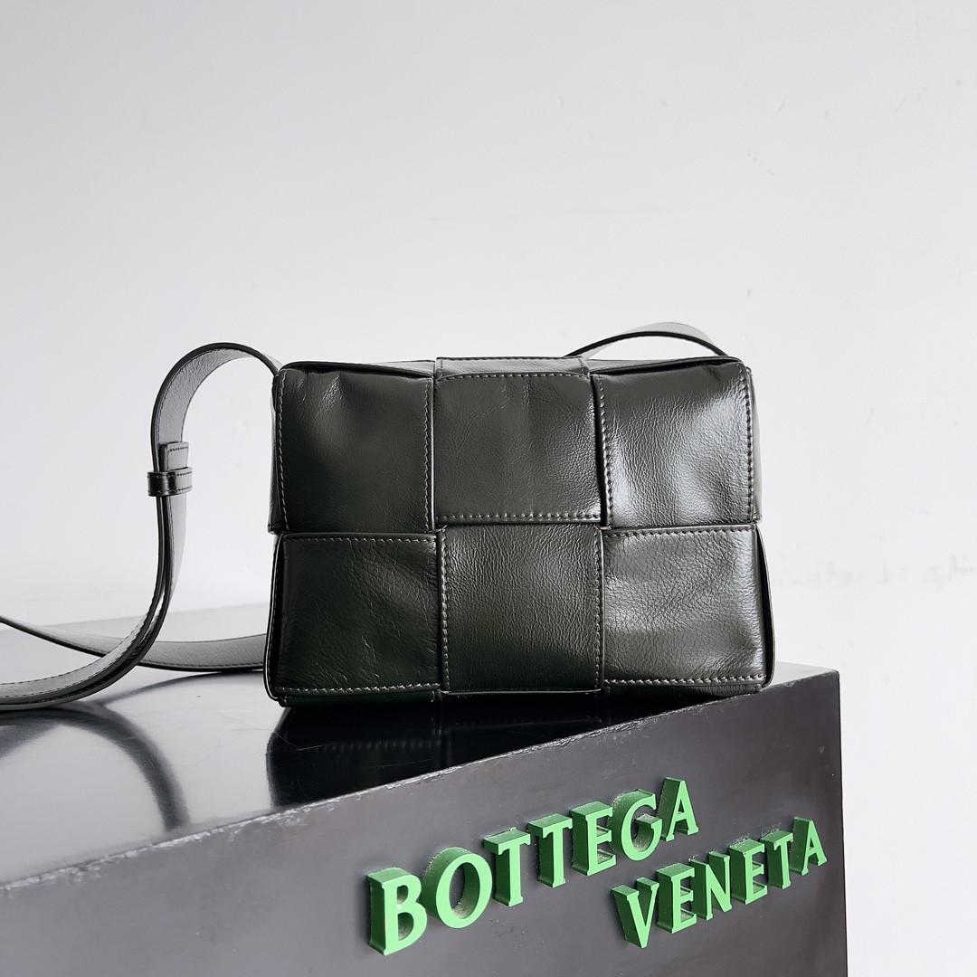 bo*te*ga Ve*ne*ta mini cassette bag-21*13*6.5cm