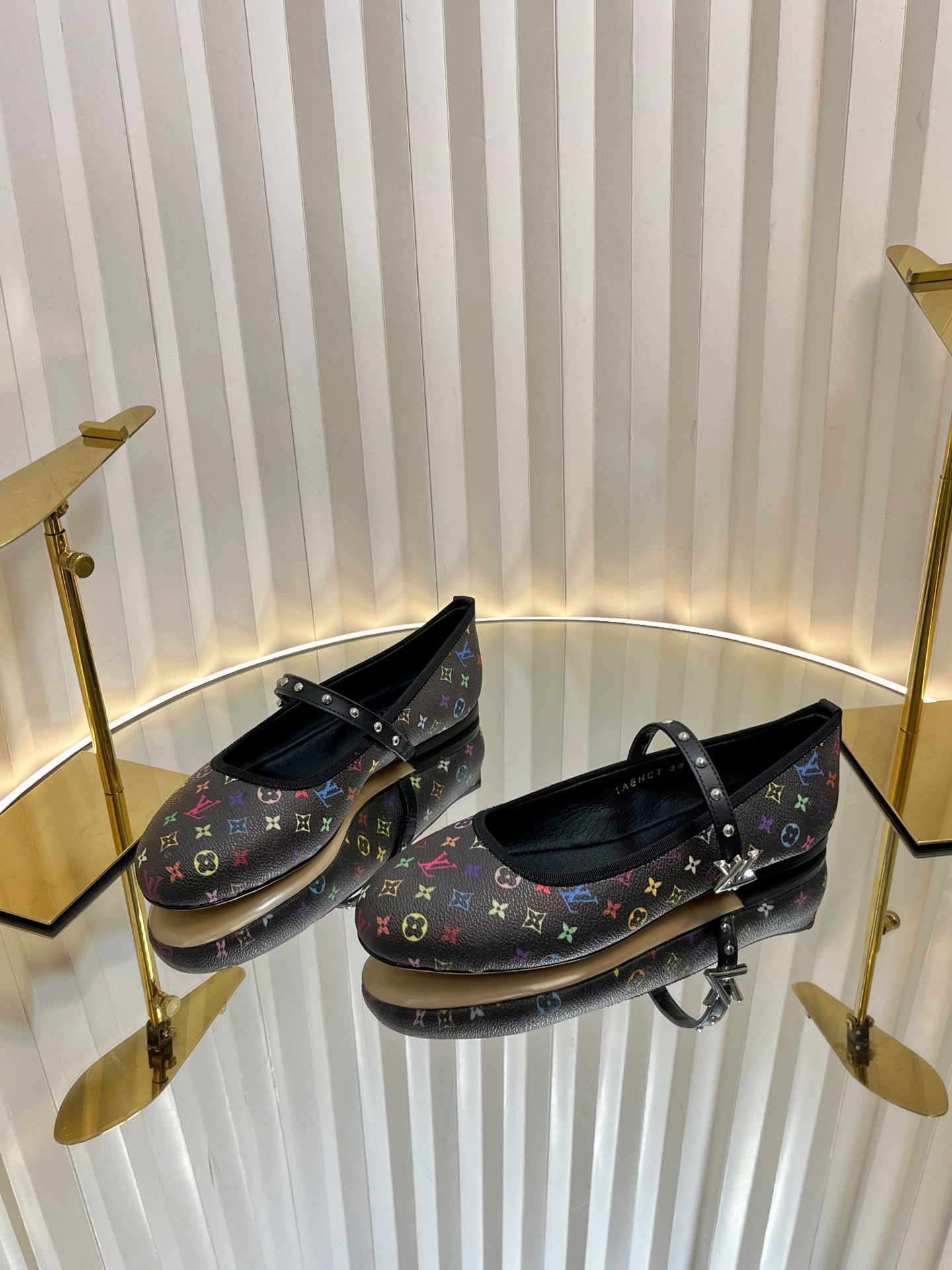 l0vis Vvtt0n romy flat ballerina takashi murakami black(women''s)