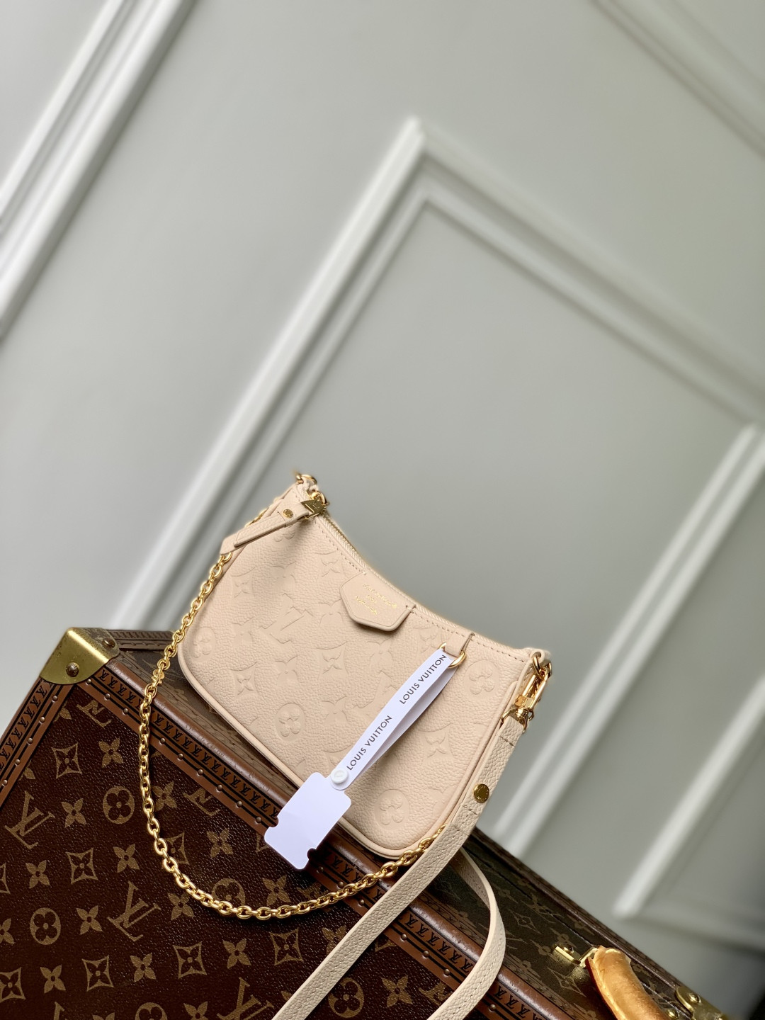 l0vis Vvtt0n easy pouch on strap-19x11.5x3cm