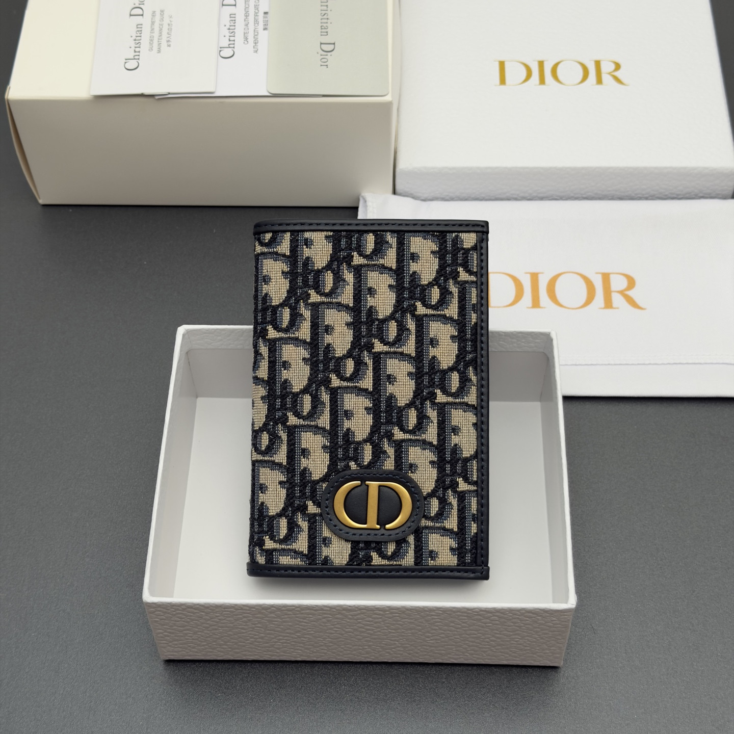 Diro Oblique 30 Montaigne Passport Holder-10*14*2CM