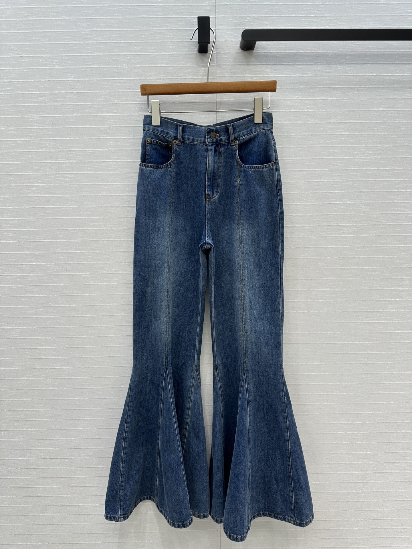 Ch10é fluid flare jeans in denim