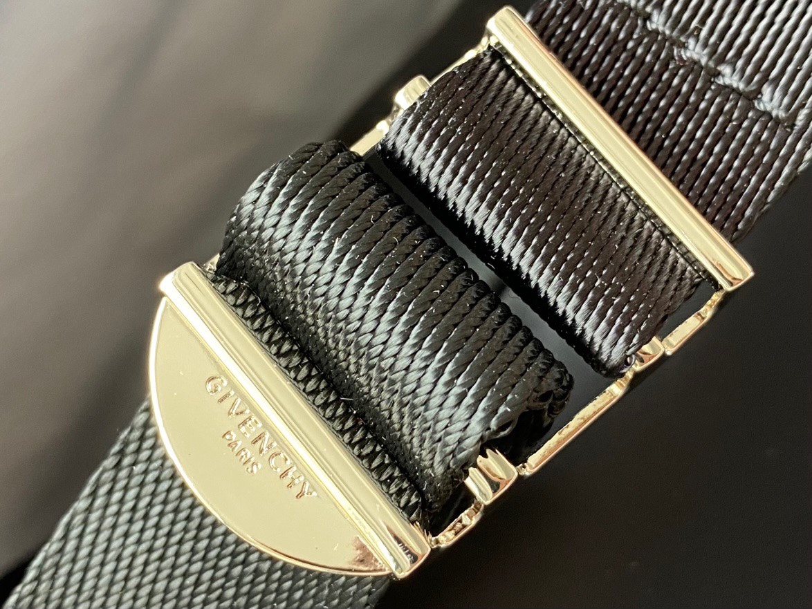 G1uenchy backpack-28x40x15cm