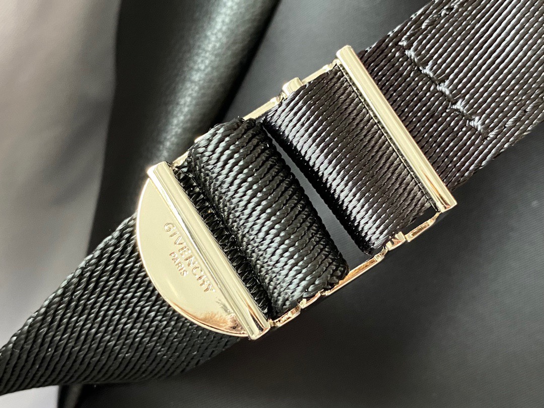 G1uenchy backpack-28x40x15cm