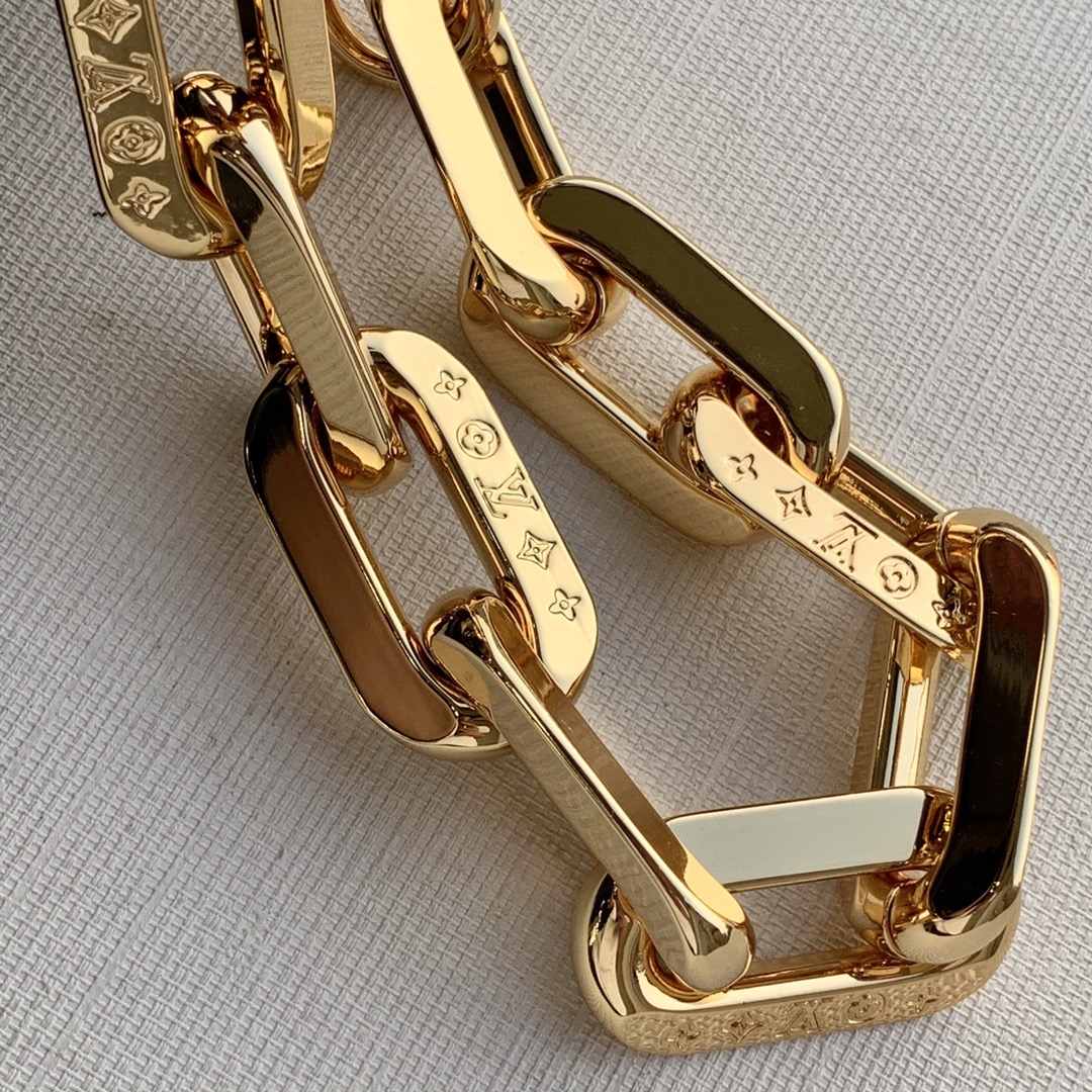 l0*is V*t0n coussin bb bag-20*16*12 cm