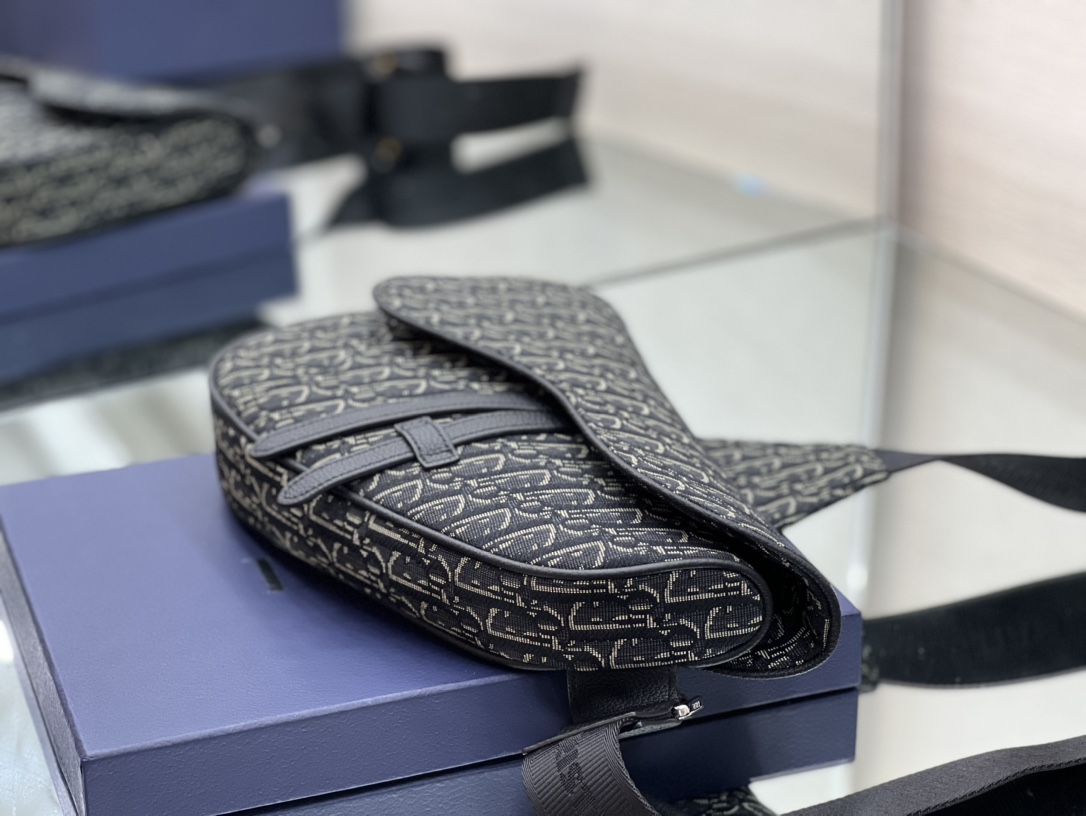 D*or saddle bag-20 x 28.6 x 5cm