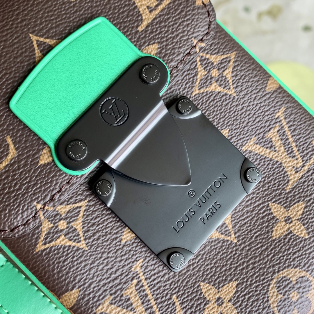 l0*is V*t0n s-lock vertical wearable handbag-12*19*7cm