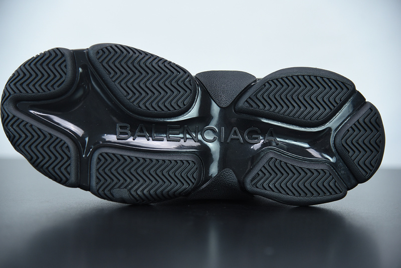 Ba*len*cia*ga triple s