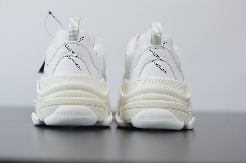 Ba*len*cia*ga triple s