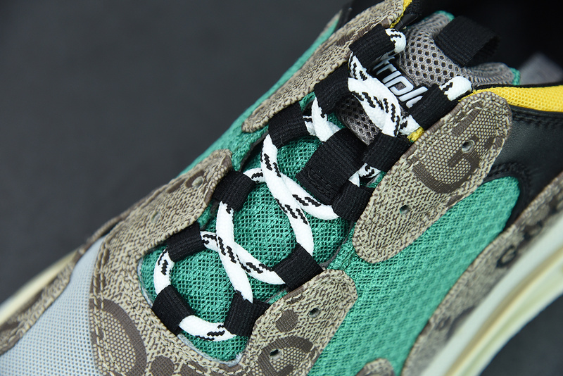 Ba*len*cia*ga triple s