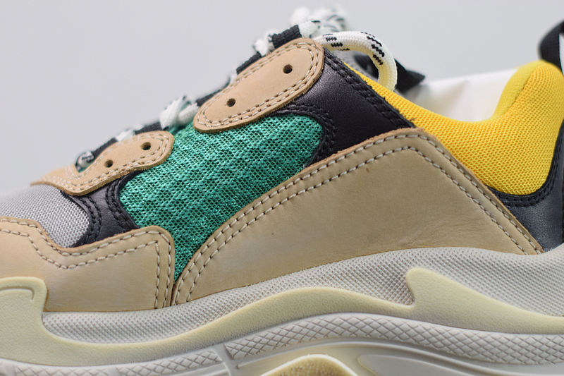 Ba*len*cia*ga triple s