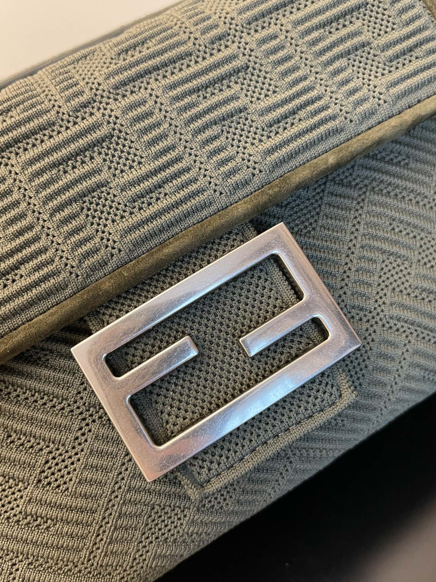 F**di medium lconic baguette bag-24x7x14.5cm