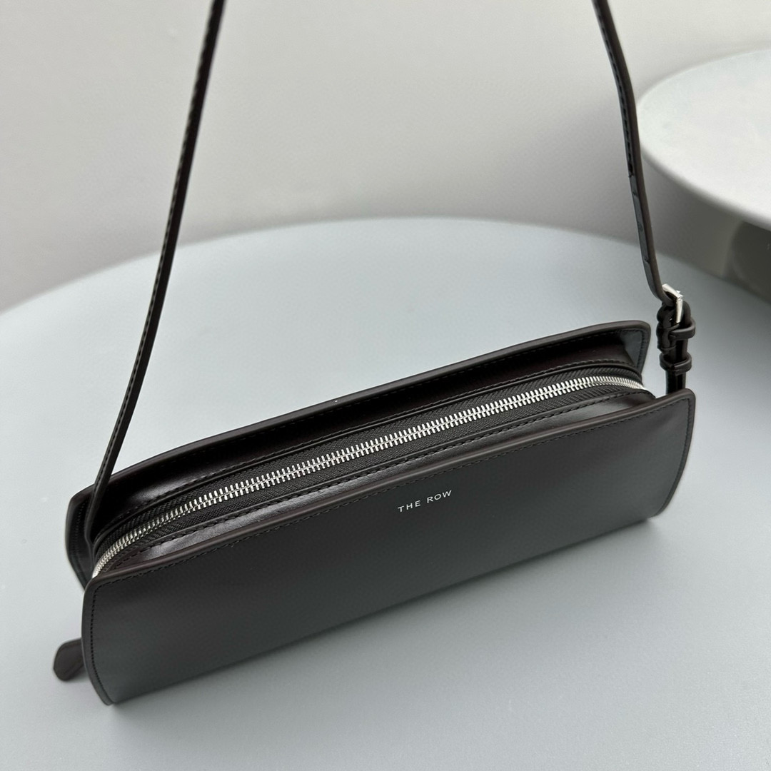 The R0w calfskin dalia baguette bag-27*24*5cm