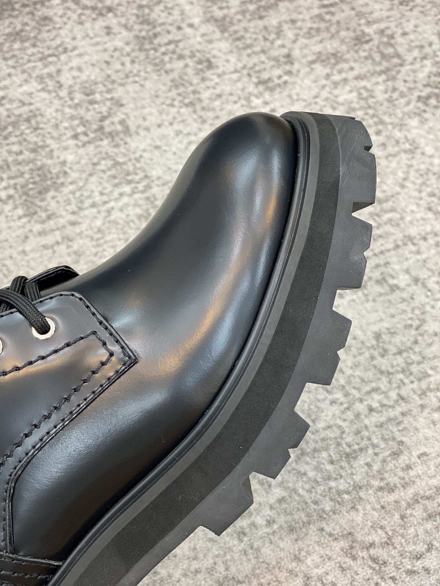 A1exa*der m*q*en boots