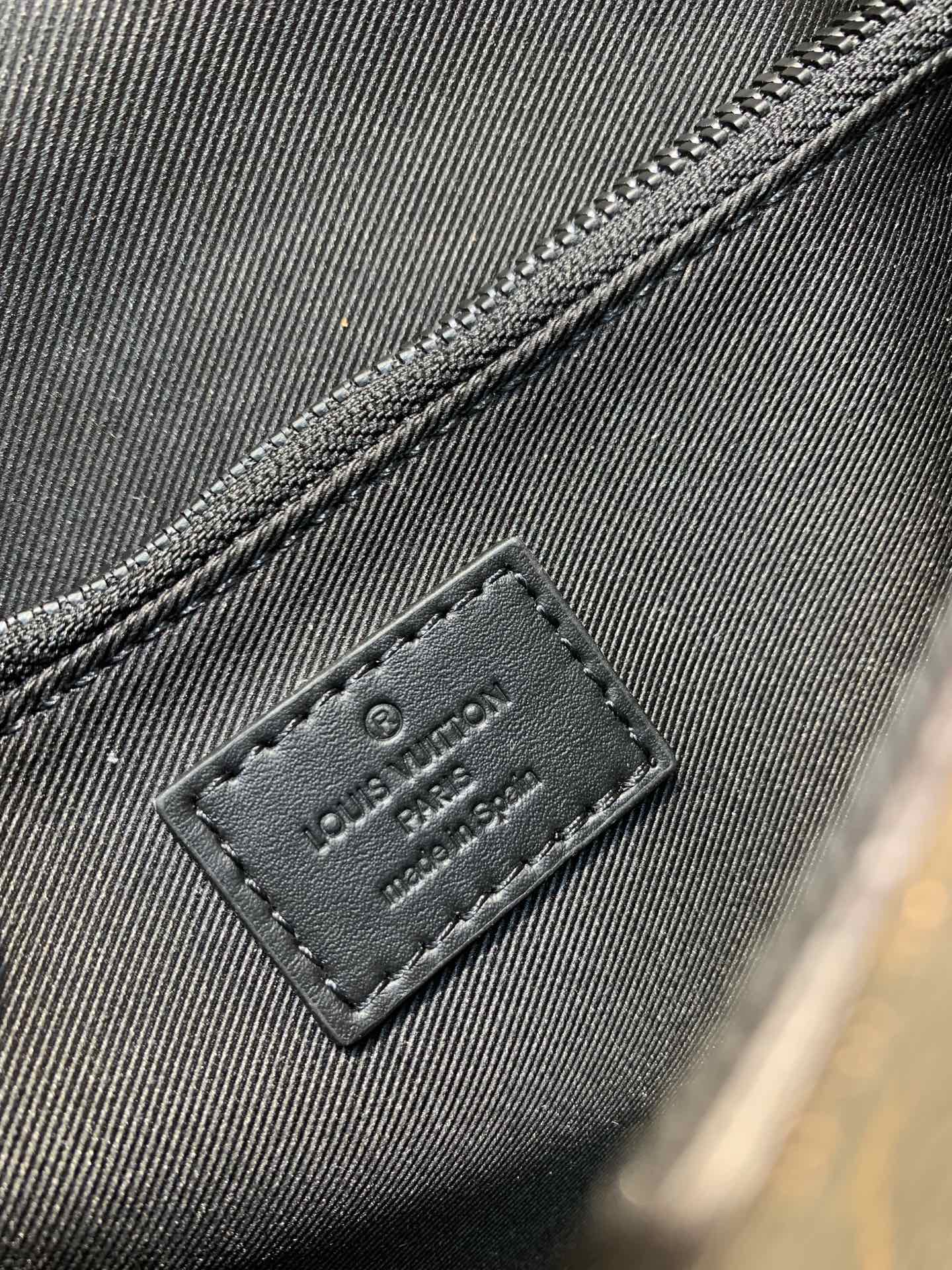 l0*is V*t0n s lock sling -21*15*4cm