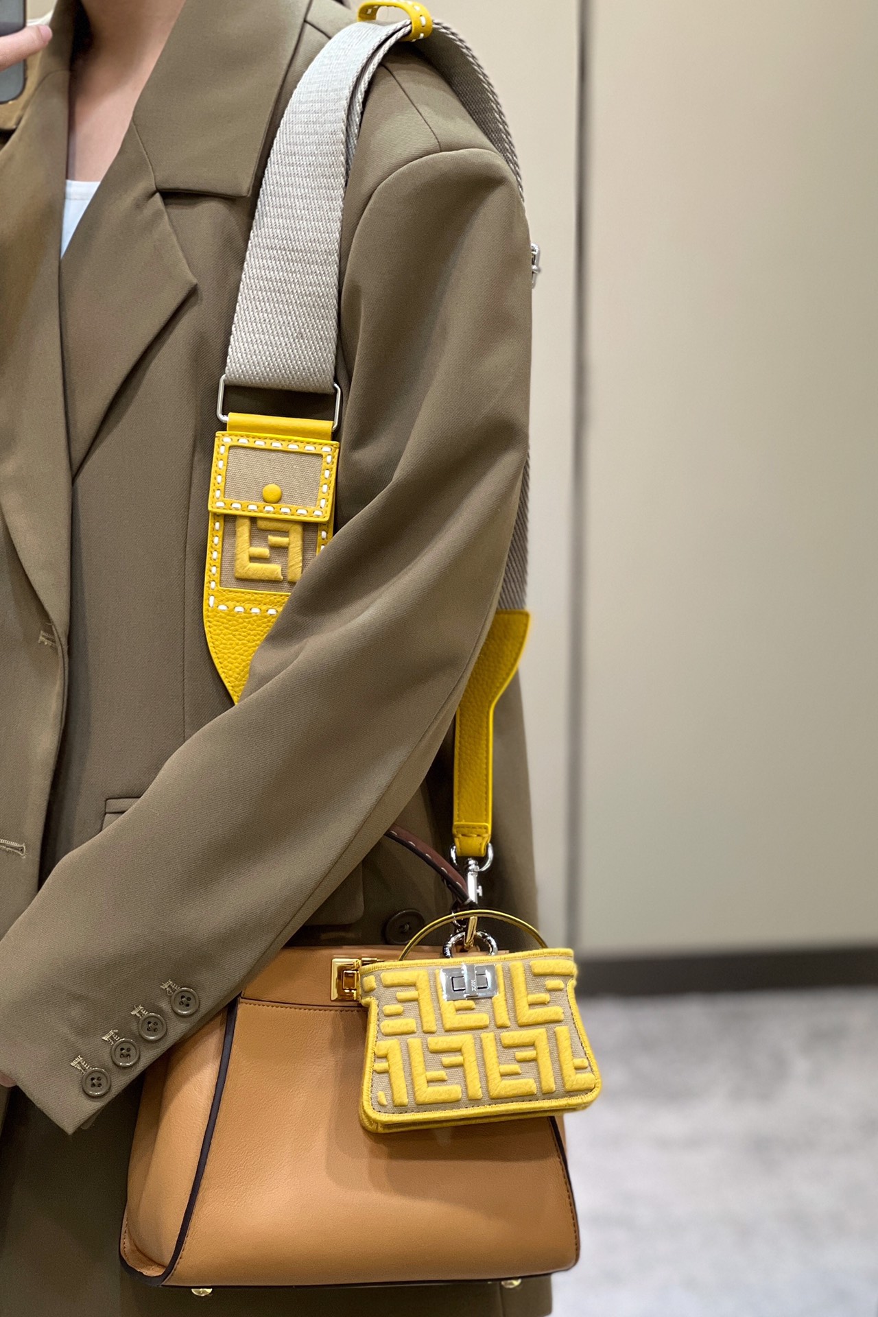 F**di peekabootote-24×7×19cm